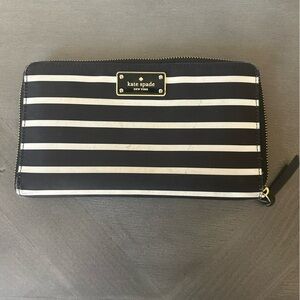 Kate Spade Neda Wilson Road French Black Multi Stripe Zip Wallet